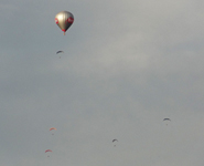 Meiningen 20.9.2011: Heiluftballon und Gleitschirme